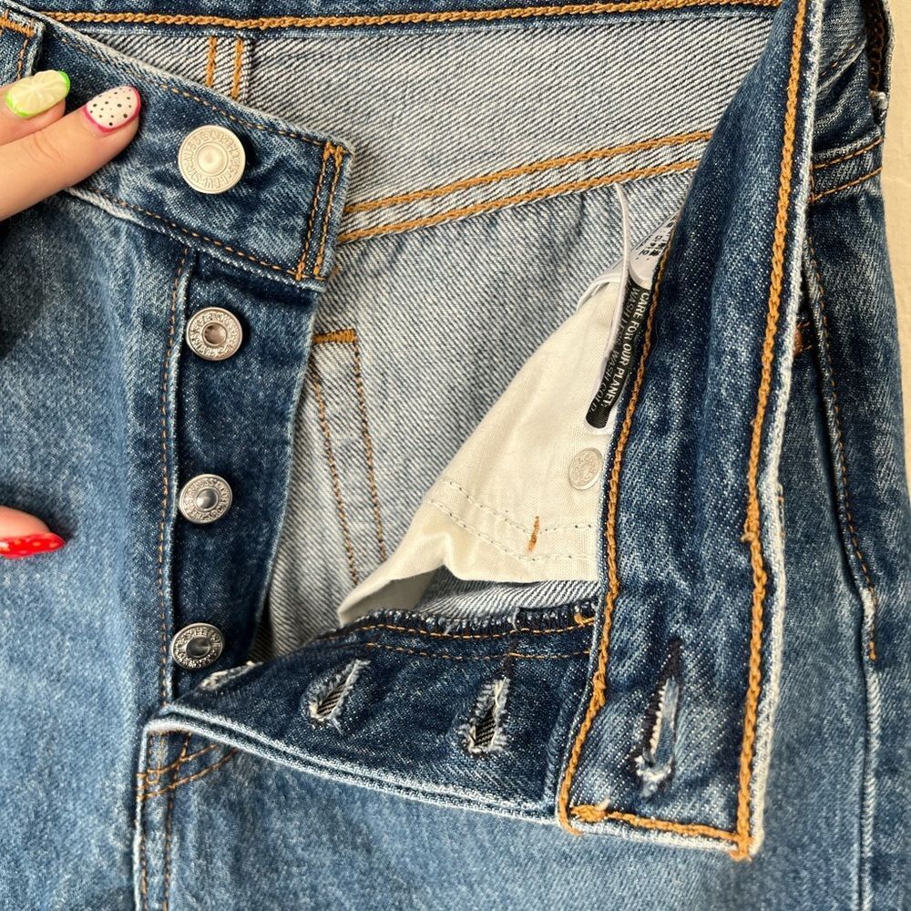 Levi’s Wedgie Straight Distressed Button Fly Denim Jeans Size 26 - Picture 4 of 6